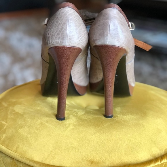 Givenchy Brown Leather Pumps - Picture 4 of 7